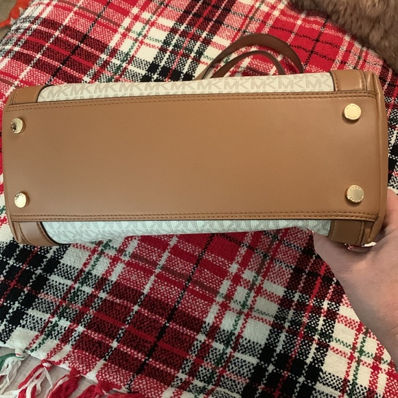 Brand new - Michael Kors leather and canvas bag. - Picture 3 of 5